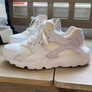 Nike huaraches size 5Y